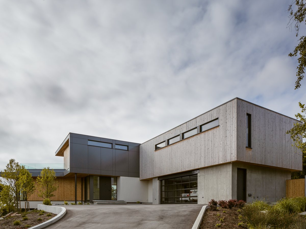 Modern coastal residence facade