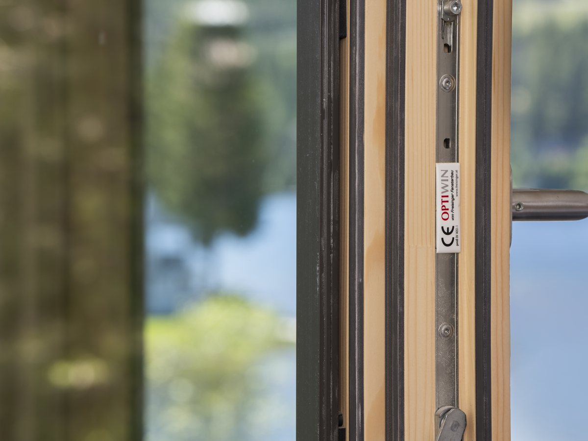 Detail of an Optiwin wood-aluminum window