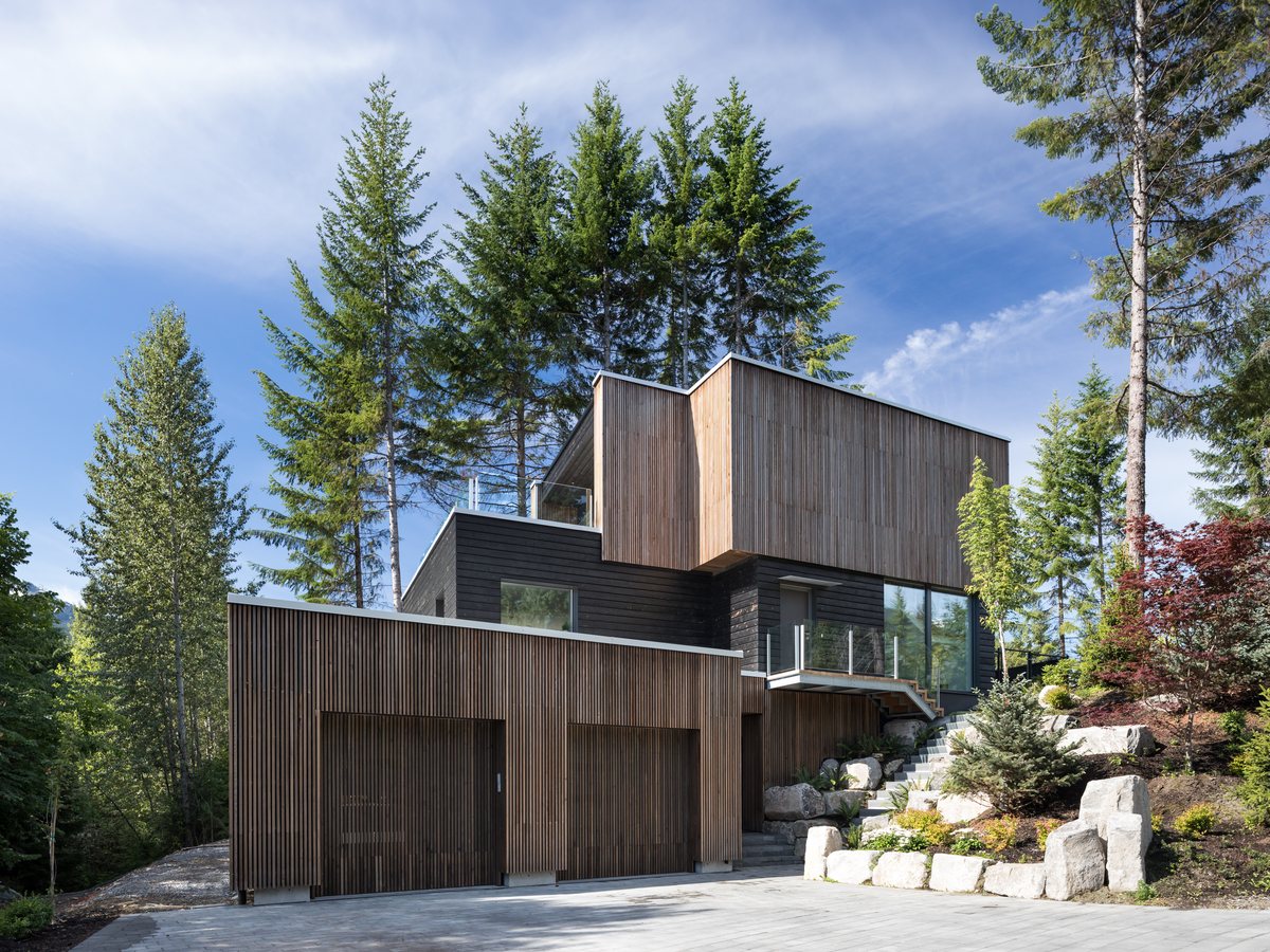 Mountain residence with timber facade